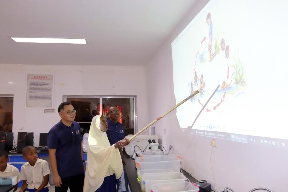 血吸蟲病健康教育講座。施亮攝