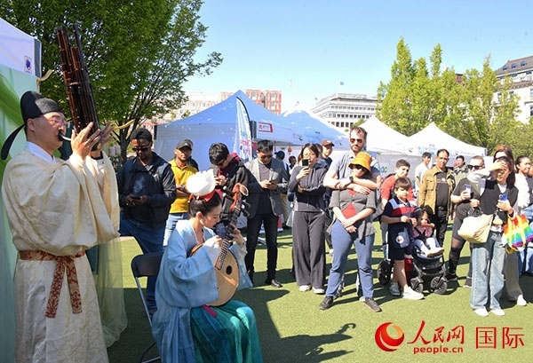 明月民樂工坊展示。人民網(wǎng)記者 殷淼攝