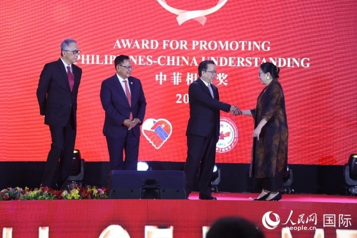 菲律賓前參議員許爾琦榮獲“終身成就獎”。人民網(wǎng)記者樊帆 攝