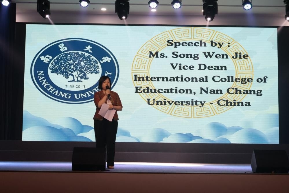 宋文杰致辭。哈山努丁大學(xué)孔子學(xué)院供圖